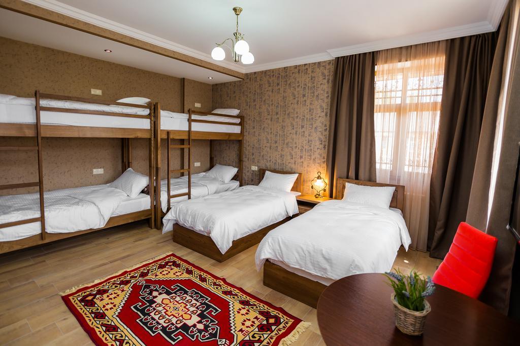 Metekhi'S Galavani Hotel Tbilisi Room photo