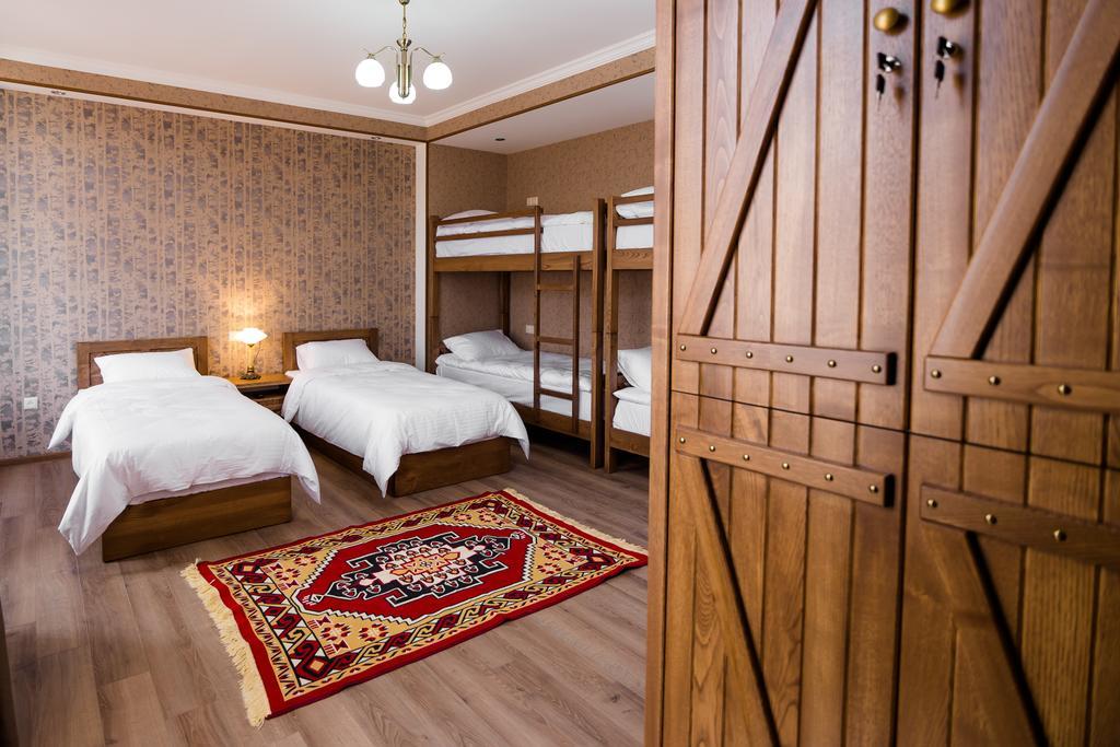 Metekhi'S Galavani Hotel Tbilisi Room photo