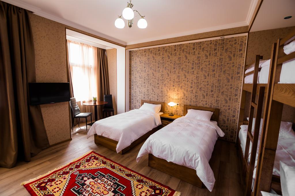 Metekhi'S Galavani Hotel Tbilisi Room photo