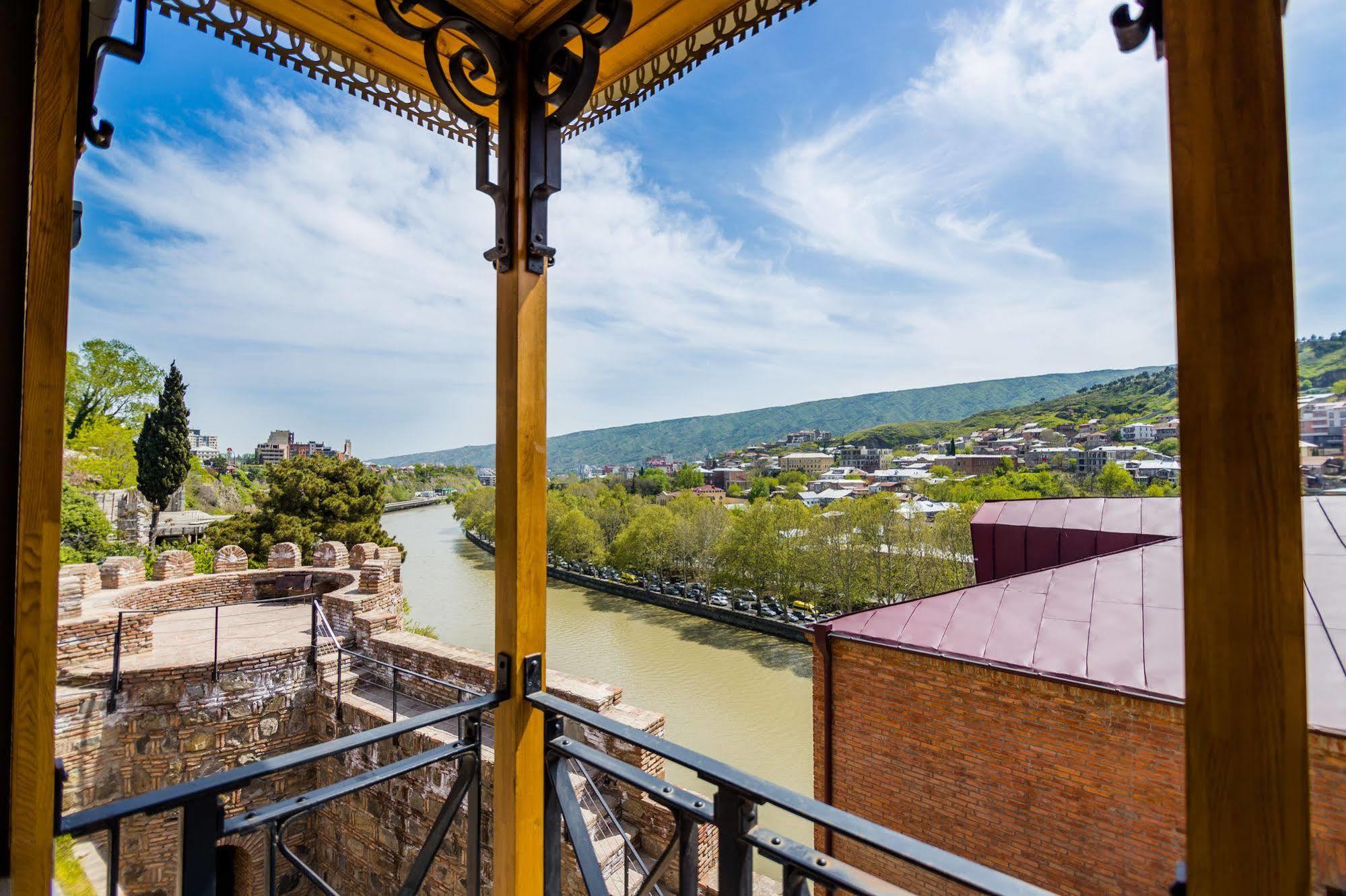 Metekhi'S Galavani Hotel Tbilisi Exterior photo